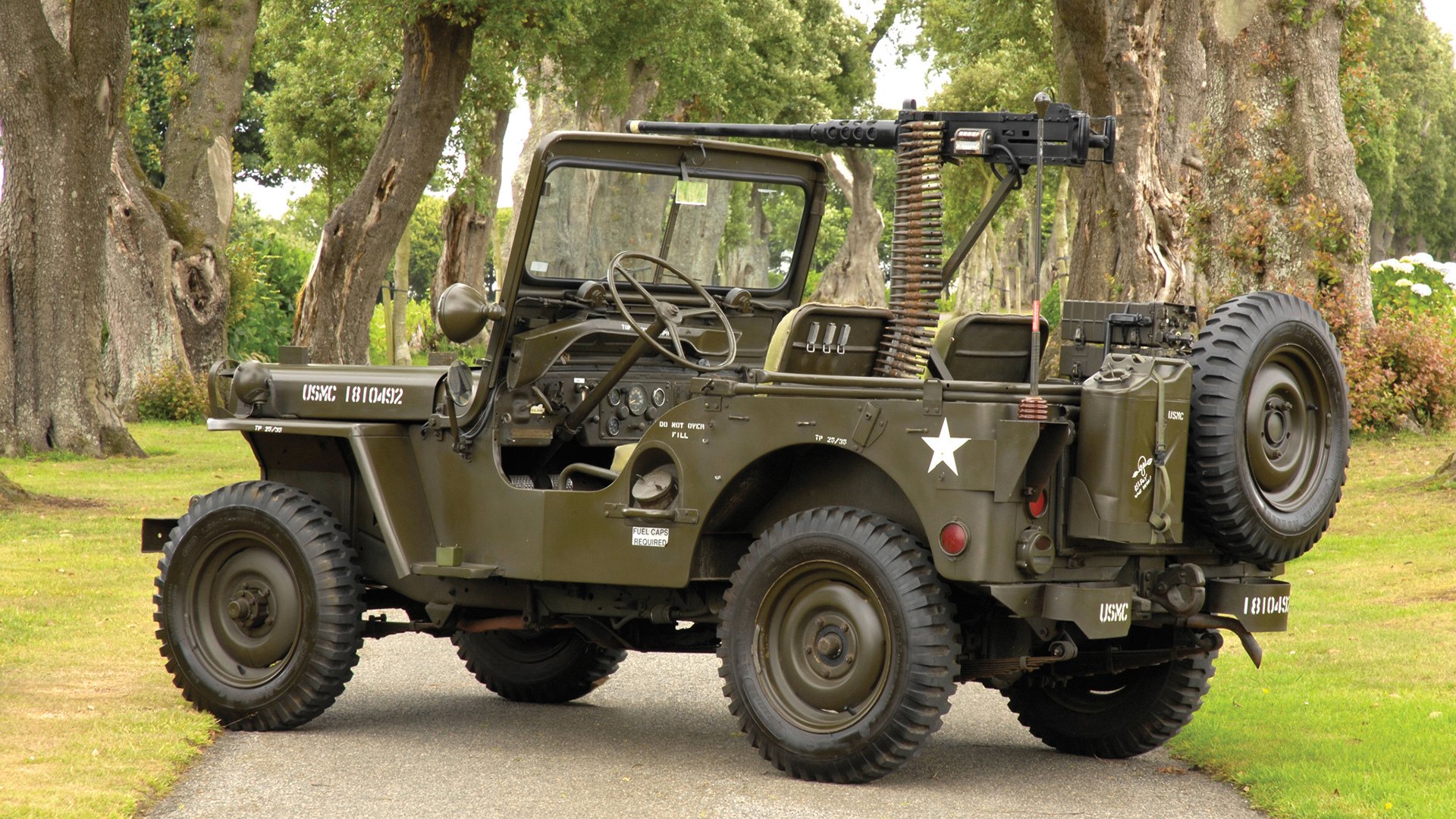 篮网首次采用“动态战术板”,教练组实时调整战术,篮网战术手册