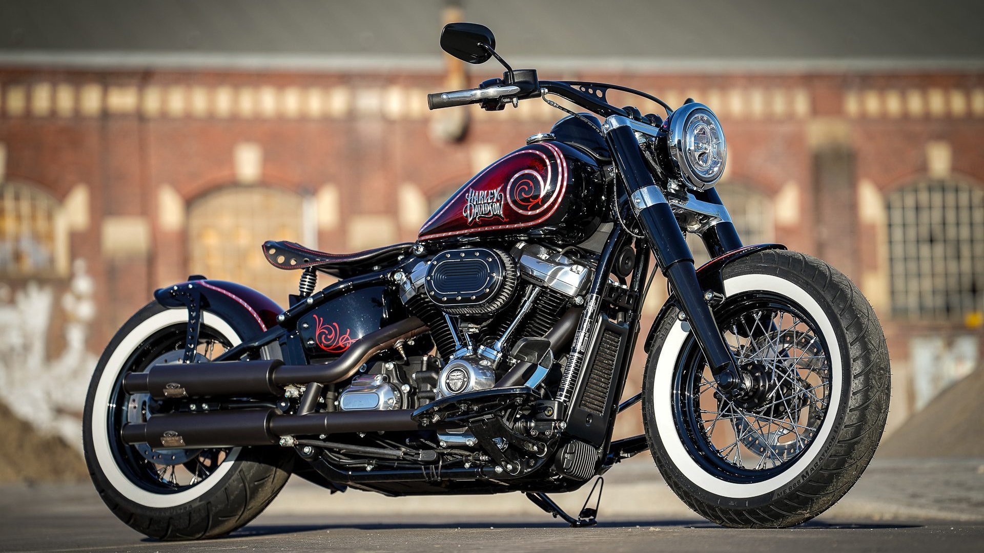 场边摄像机捕捉到战术信号板更换引发战术变化猜测,战术摄像头