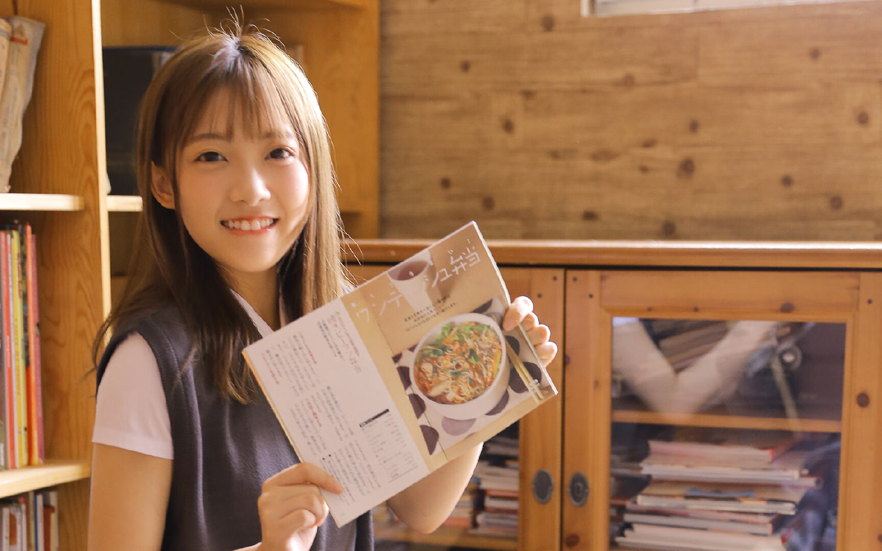 跳水动作精准突尼斯收获信心,小娃脸一边大一边小